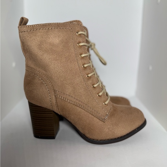 Journee Collection Women's Baylor Booties Tan/Size 7 - Picture 5 of 11